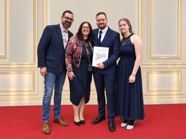 Marco Thomschke, Katrin Thomschke, Arthur Hardy Kotsch und Judy Helke bei der Abschlussfeier der Dualen Hochschule Sachsen